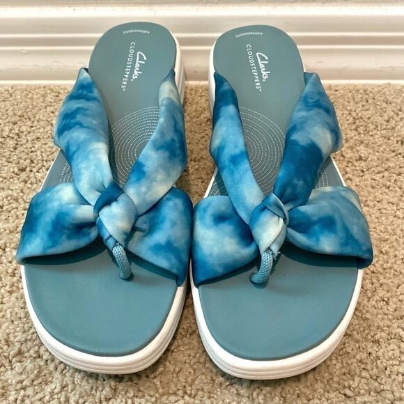 CLARKS | Cloudsteppers Women’s Tie-Dye Flip Flops | Size 9.5 - Picture 2 of 4